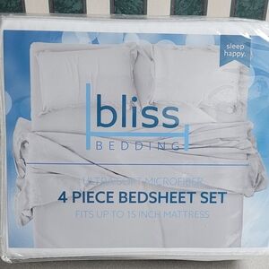 Queen Size White Bedding Set